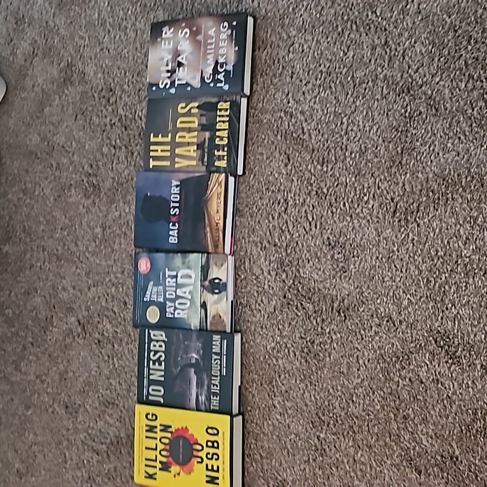 A variety of brand new books! 📚
